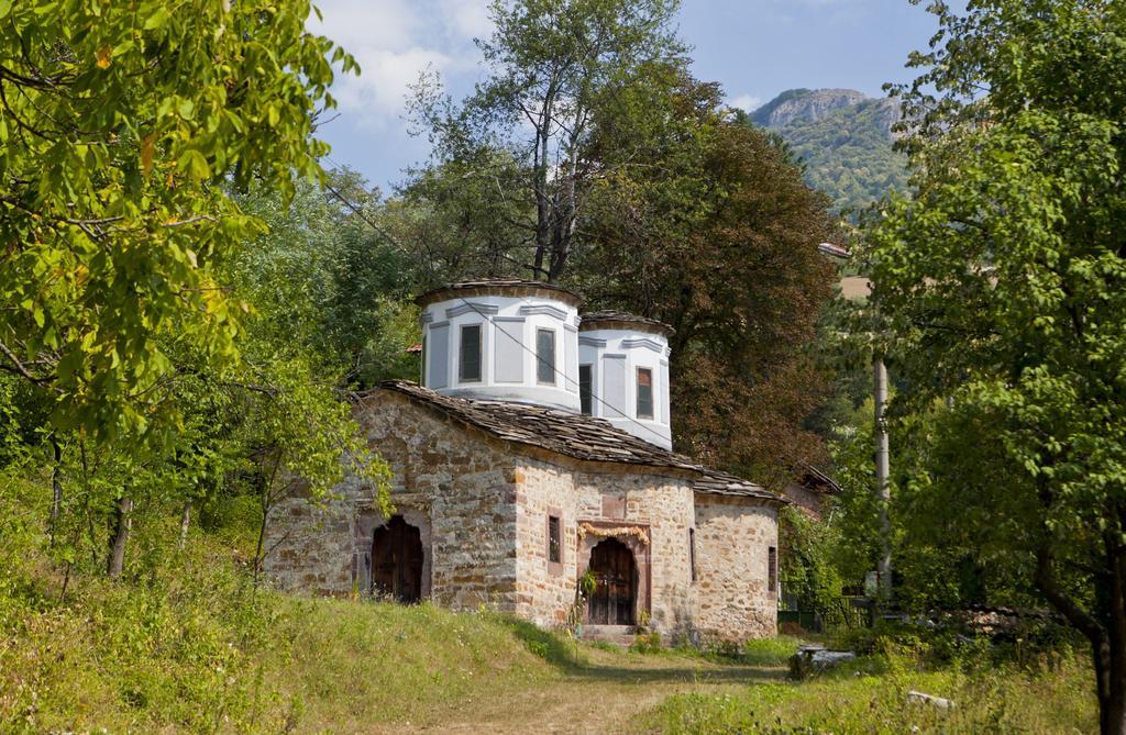Family Hotel Teteven Exterior foto